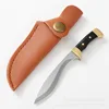 Cuchillo pequeño curvo con mango negro y hoja plateada.