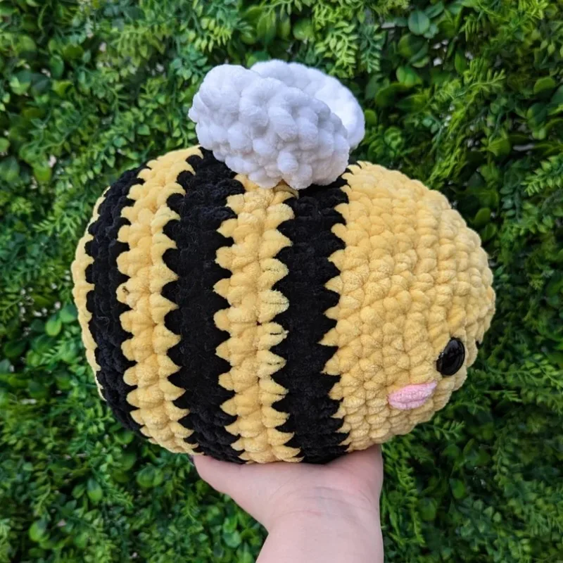 Offre Spéciale fait à la main Crochet en peluche en peluche grande abeille  Crochet bourdon pour enfants fil de velours doux Crochet grande abeille