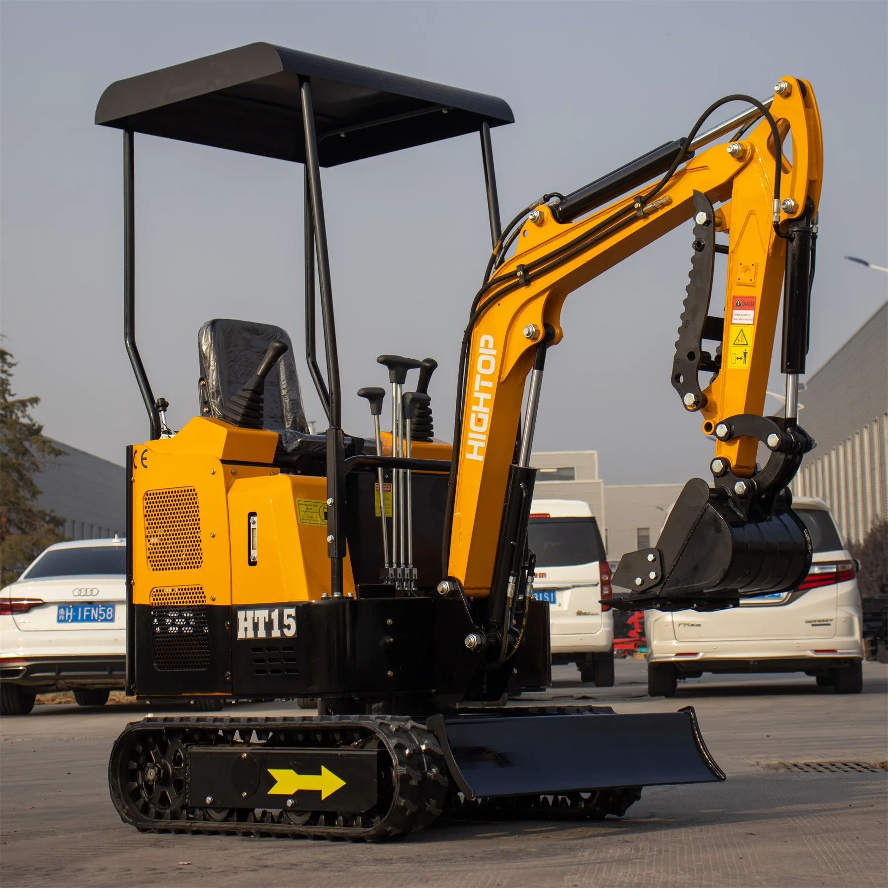 Çin Mini Ekskavatörler 1,5 Ton Küçük Paletli Kazıcı CE/EPA Sertifikası ile Satılık