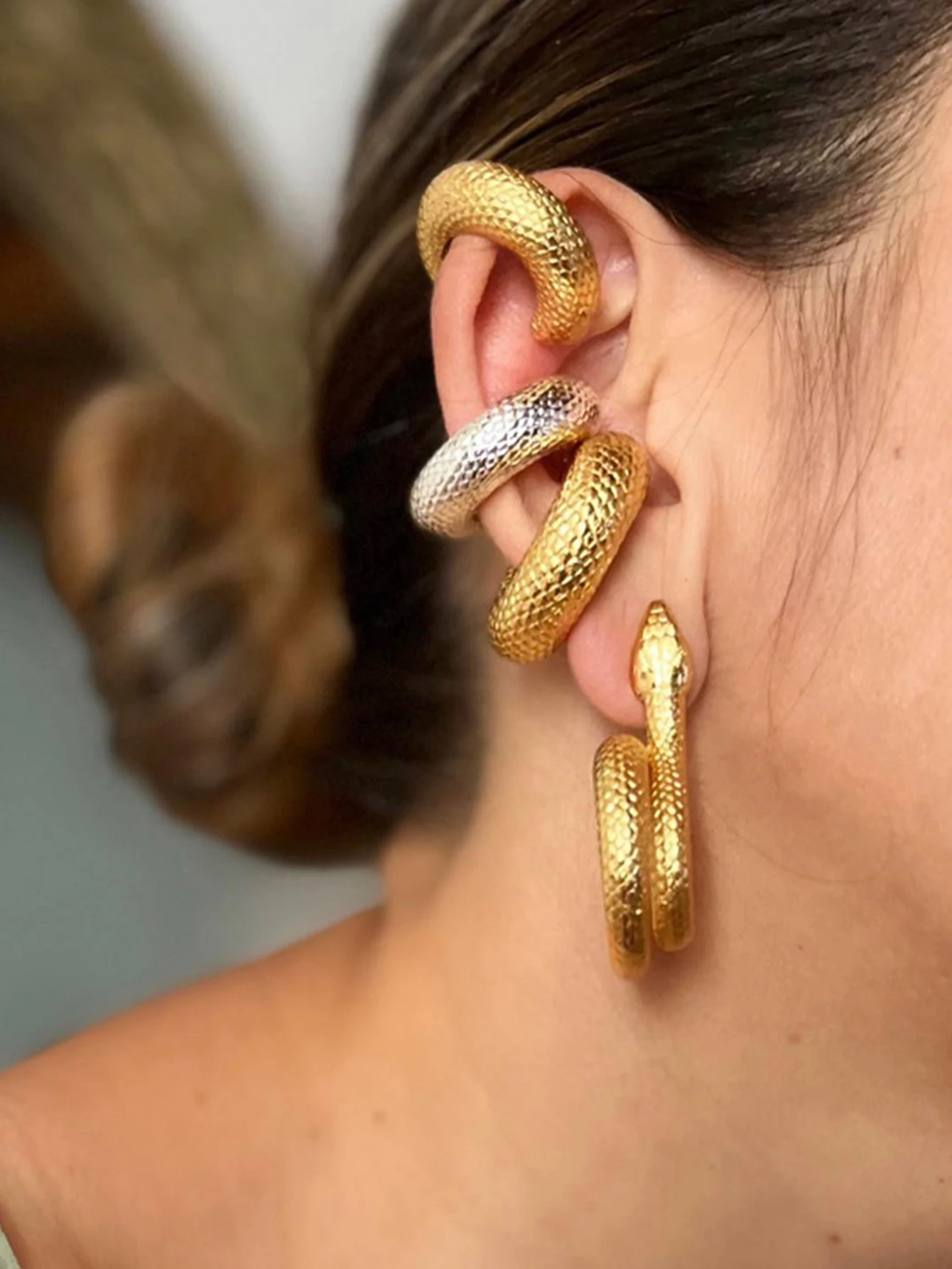 Grosses boucles d'oreilles plaquées or 18k, boucles d'oreilles triangulaires, sur commande - Un Grosses boucles d'oreilles plaquées or 18k, boucles d'oreilles triangulaires, sur commande - Un