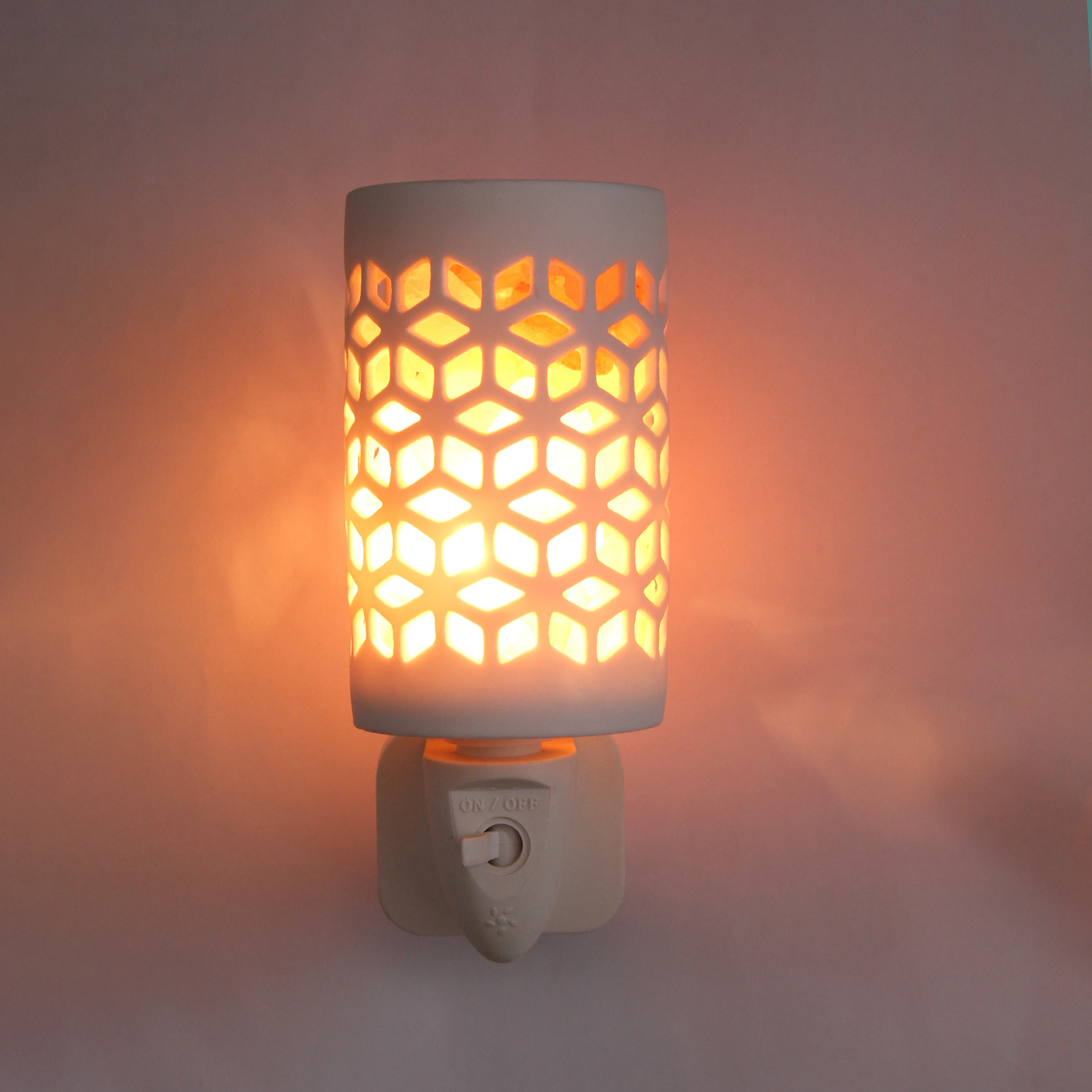 E14 Base Socket CE ROHS Salt Lamp Night Light Rotating EU Plug Adapter Socket PBT Material 220V-242V 1-Year Warranty
