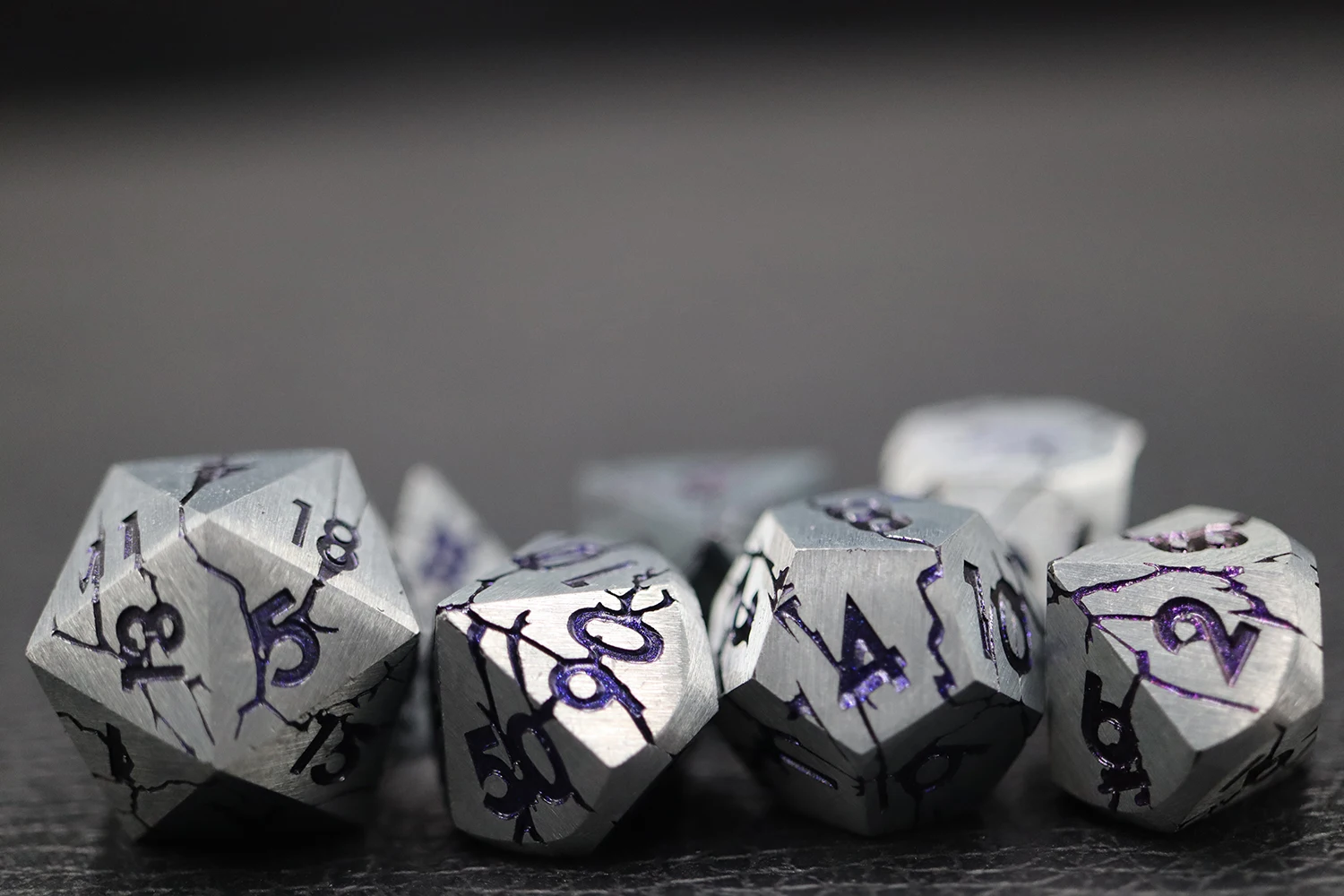 7pcs Dungeons and Dragons DND Dice Set Zinc Alloy Crack Style Dice for Pole Playing Games factory