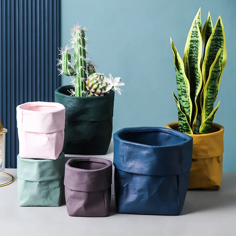 Vaso in ceramica dipinto a mano, con bassorilievi - Mercand Store