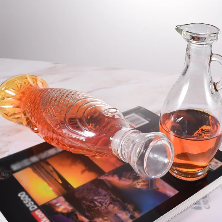 Bulk Sale 500ml 50cl Customizable Fish-shaped Glass Wine Vodka Whisky  Bottle With Wood Cork Craft Glassware Gift