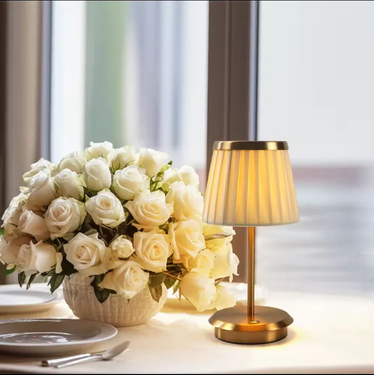 Modern Energy Saving Table Lamp USB Fabric Rechargeable LED Cordless Table Lamp for Restaurant Table Lamp Shade