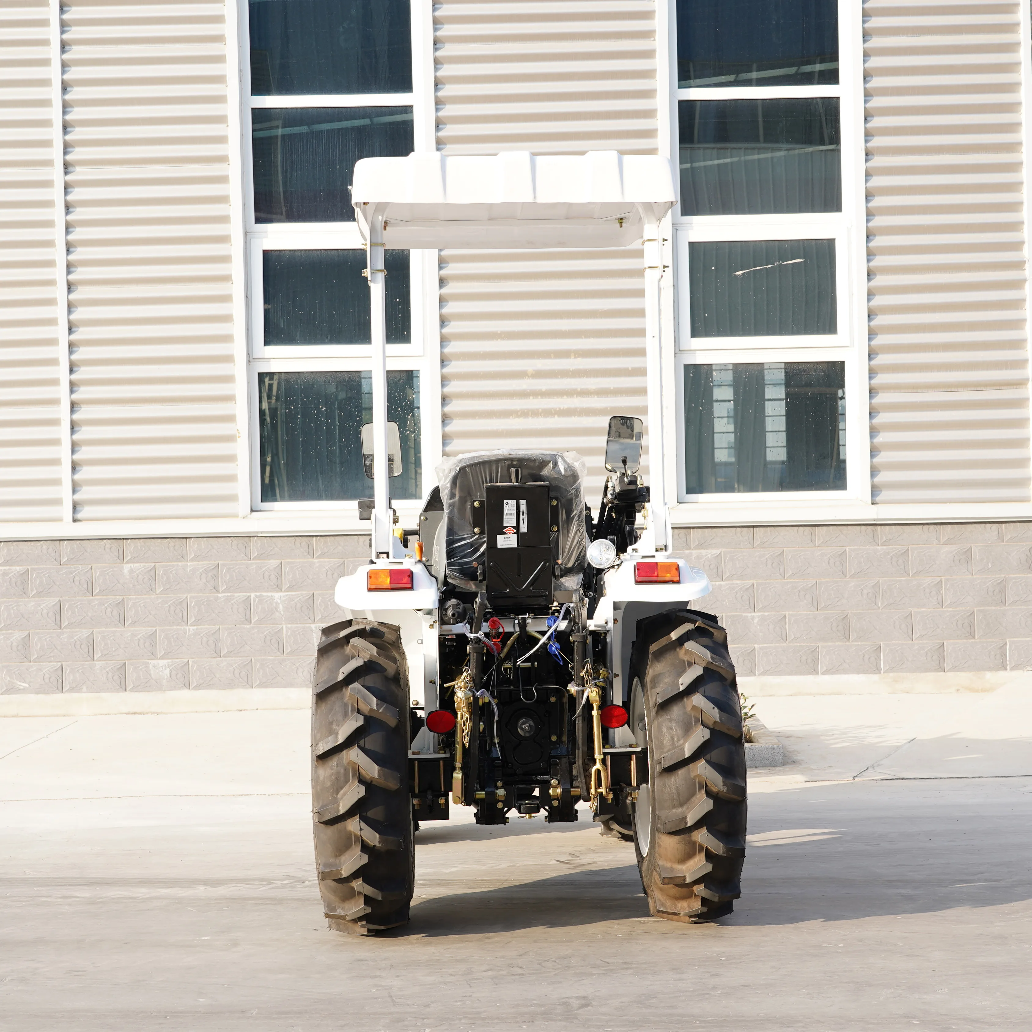 Fast Delivery Multi Function Mini Home Use Epa CE 25HP 30HP Small Agriculture Tractor Wheel Tractor With Bucket Backhoe Tractor
