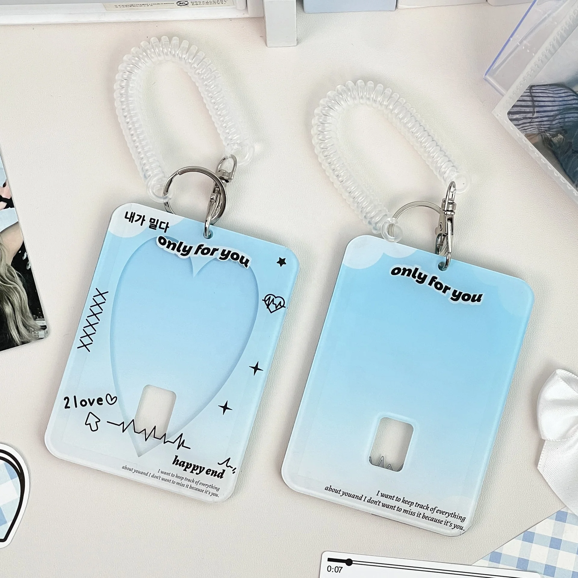 Hangsu Porte-clés transparent d'inspiration coréenne avec fermeture éclair - Porte-cartes - Accessoire pour petite carte photo - En PVC, bleu clair Hangsu Porte-clés transparent d'inspiration coréenne avec fermeture éclair - Porte-cartes - Accessoire pour petite carte photo - En PVC, bleu clair