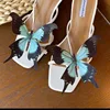 Zapatos mariposa azul y negro.