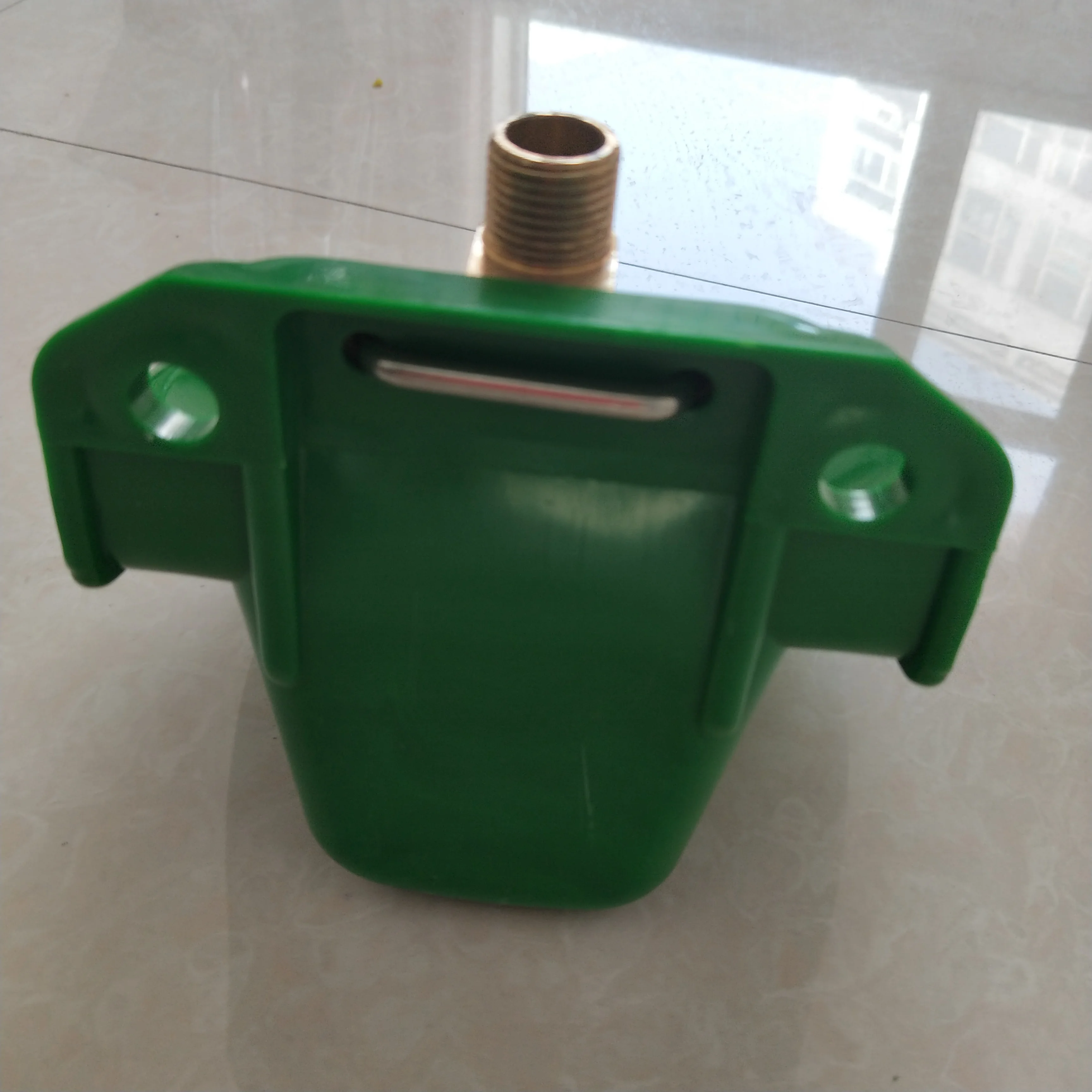 Поилка для овец автоматическая кормушка коз из пластика PH76