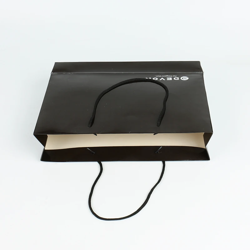 Sacos de Papel Branco Personalizados pela Fábrica com Logotipo Dourado em Hot Stamping, Sacos de Presente Personalizados com Alças de Corda de Algodão