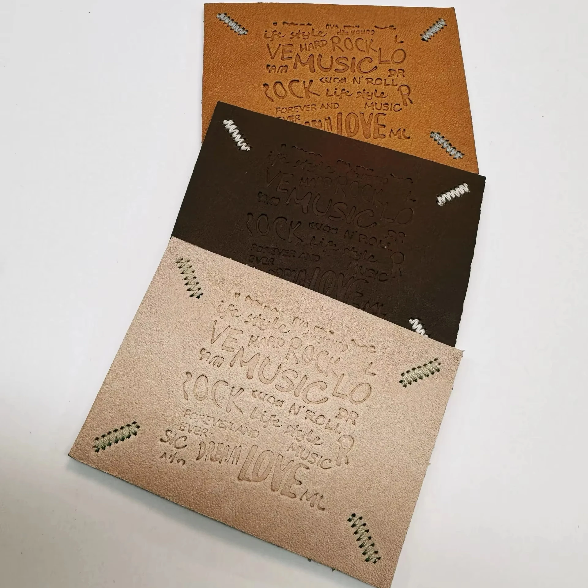 Высококачественный штампованный китайский производитель экологически чистый логотип тисненый замшевый швейный Утюг на кожаной этикетке бирка для джинсов