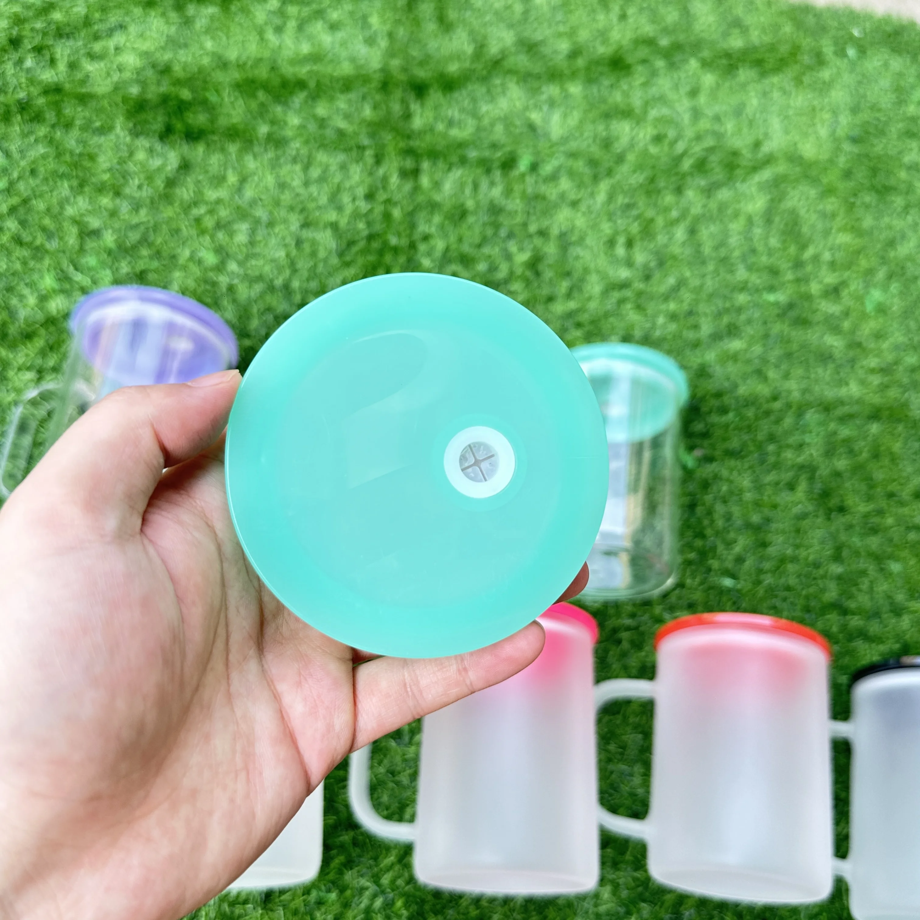 Factory Wholesale 17oz Glass Jar Mugs Colorful Plastic Lid 17oz Glass Mugs Can Colored Lids Pp