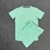 Maglietta verde chiaro + pantaloncini