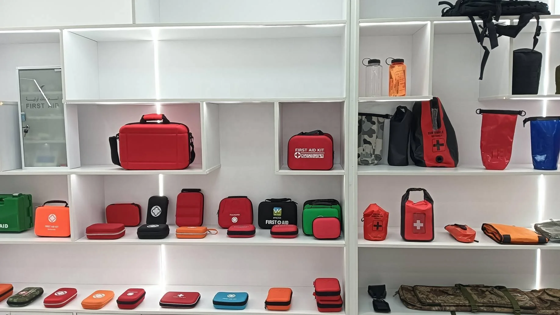 Customized OEM&ODM Dog Emergency First Aid Bag Medical Pet First Aid Kit for Home Travel Outdoor Hiking Camping
