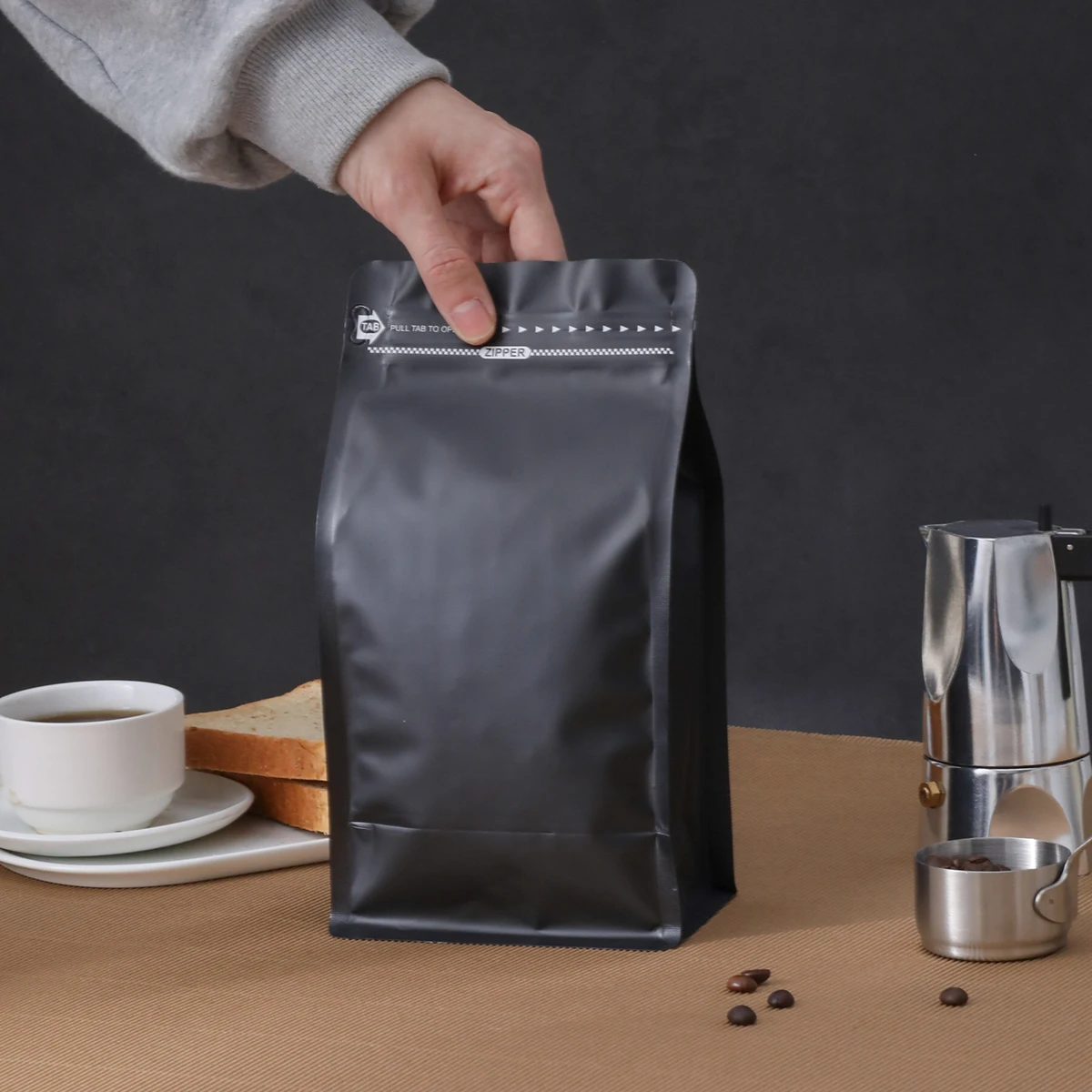 High Quality Customized Matt Finish Coffee Bag Zip Flat Bottom 250G 500G 1000G Black and White Pull Tap Kraft Paper Material factory