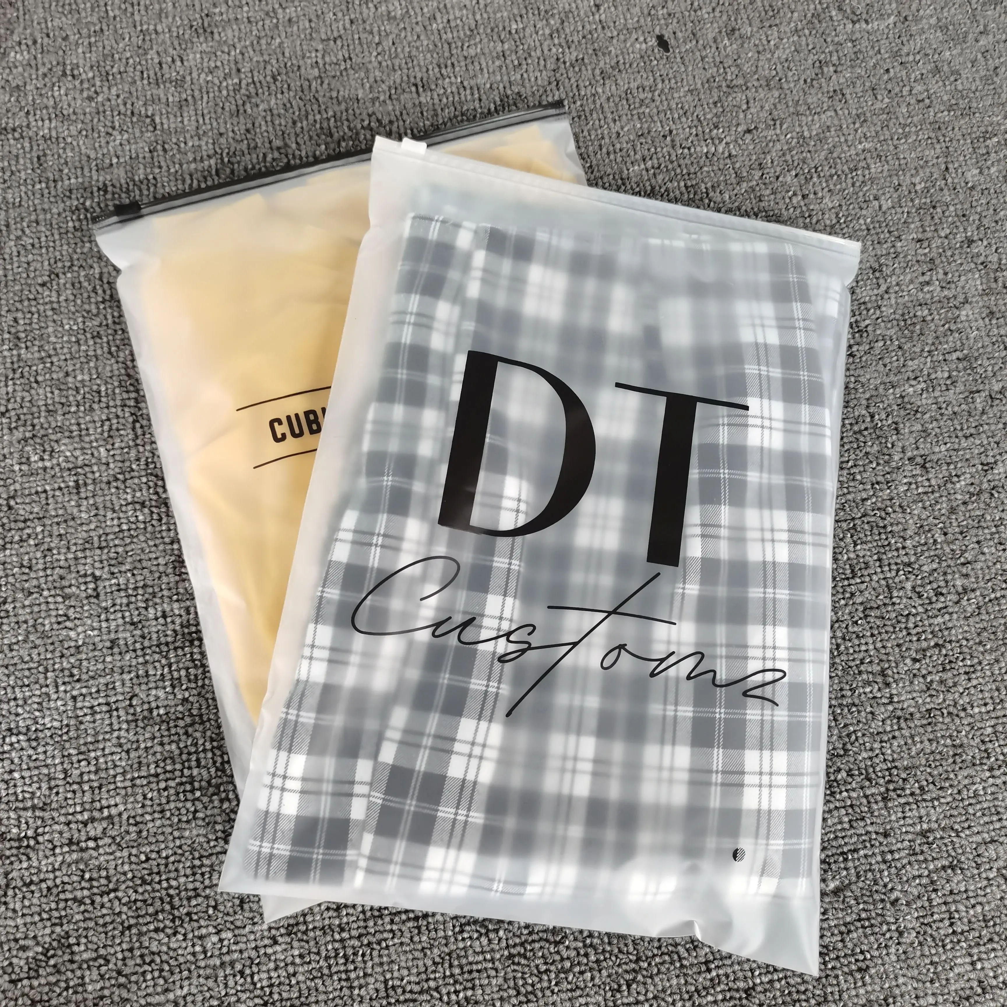High Quality Frosted Waterproof Custom Size Waterproof Zipper Bag Packaging Bags Zipper Plastic Bag