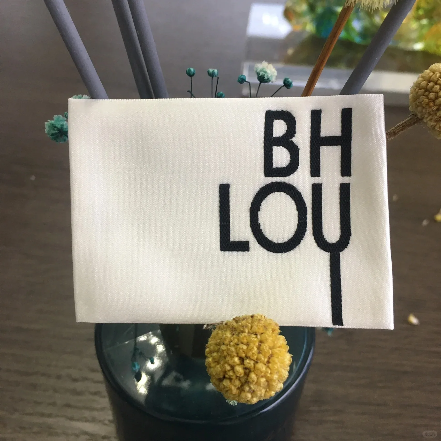 Высокоплотные фирменные этикетки для одежды