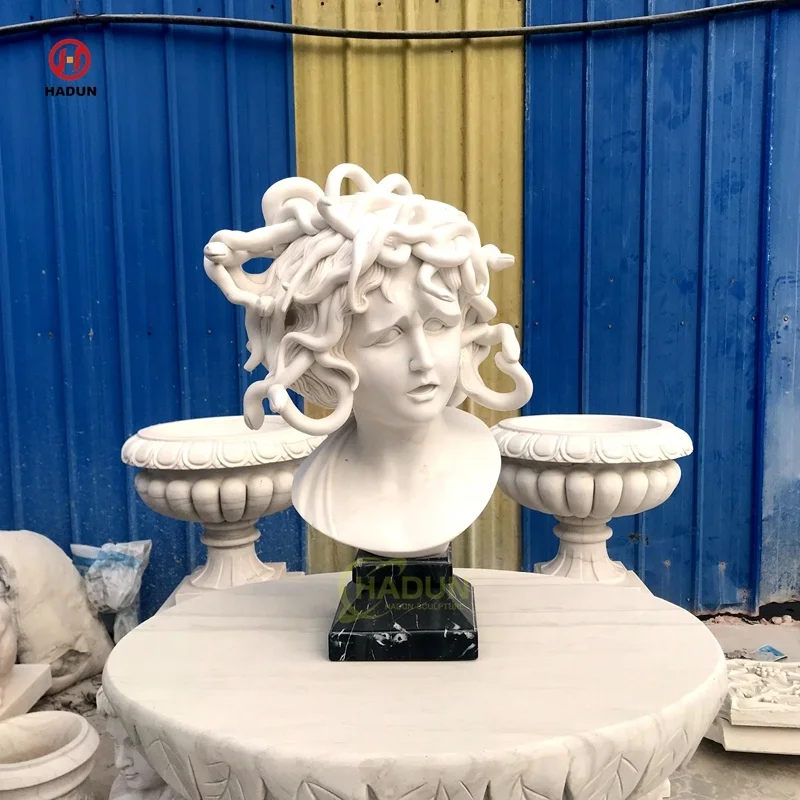 古典的な彫刻デザインのプランター 石製ライオン彫刻プランター 1930