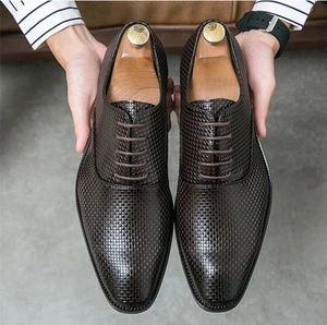 Braided Pointed Business Shoes Anti-Slip Oxford Lace-Up Design Waterproof Wear-Resistant Features Men's Formal Shoes