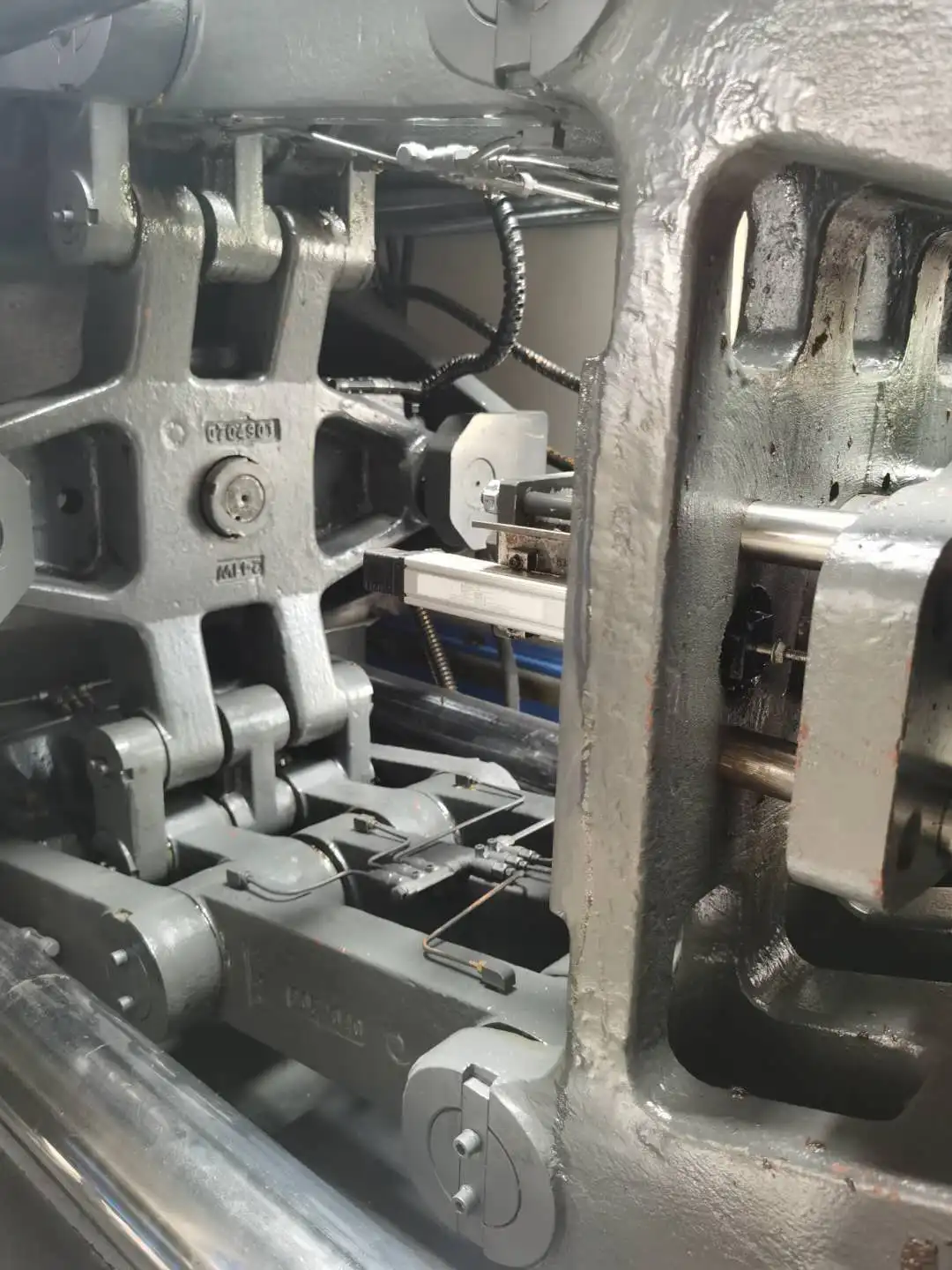 USED Haitian SA2500 PET 250 Ton Injection Molding Machine Plastic Machinery