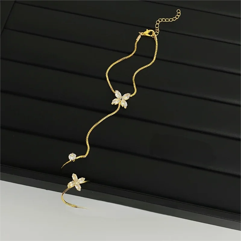 Elegant Diamond Flower Bracelet - Minimalist Design