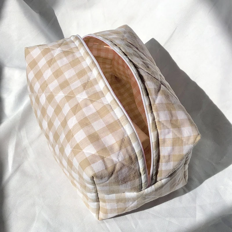 Wholesale Quilted Makeup Bag Beige Tan Brown Gingham Travel Bag  Personalized Cosmetic Bag