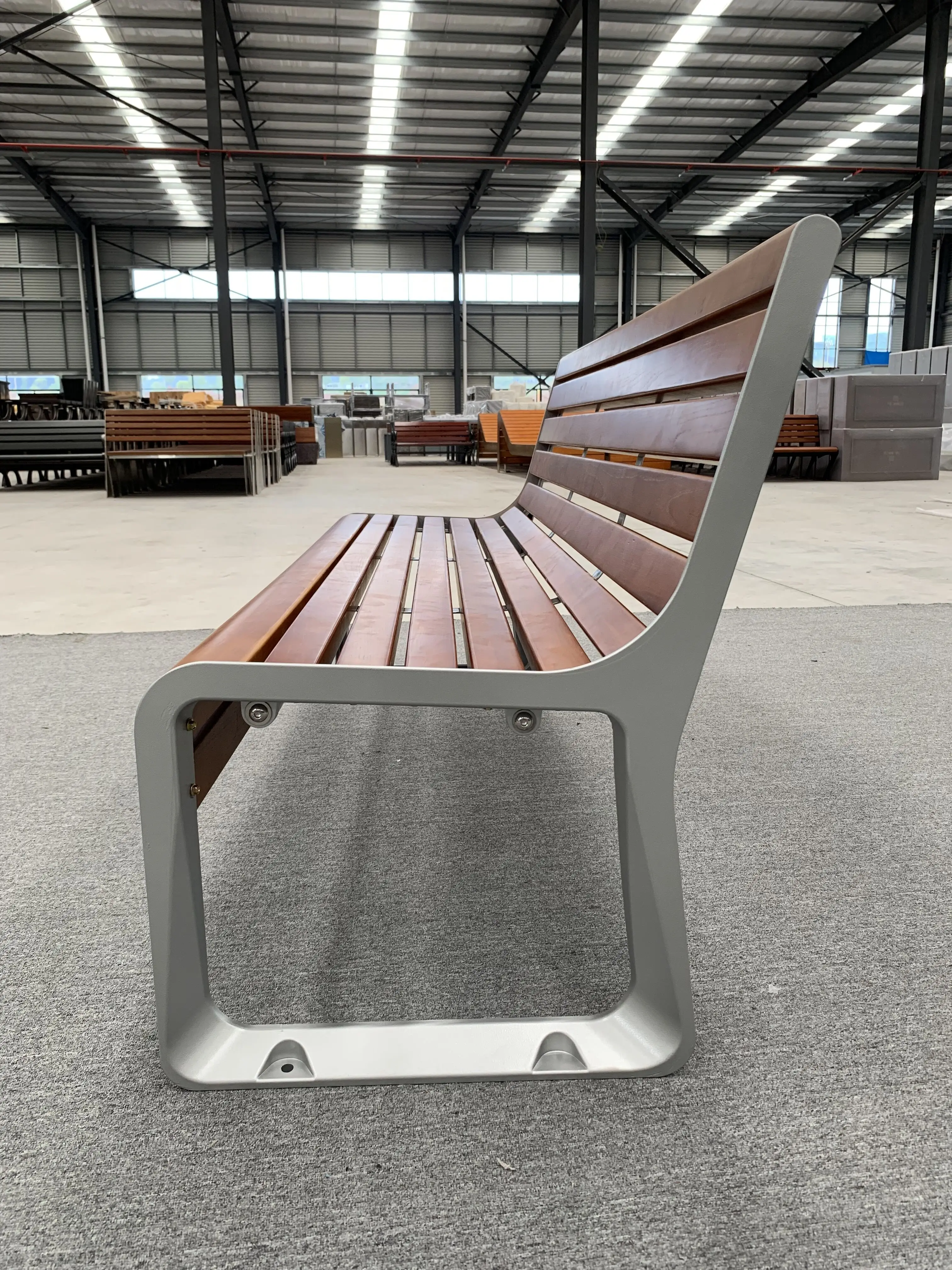 Móveis de Jardim Banco de Pátio para Rua Pública Cadeira com Perna de  Alumínio Fundido e Assento de Banco em Madeira Maciça| Alibaba.com, image size:3024x4032