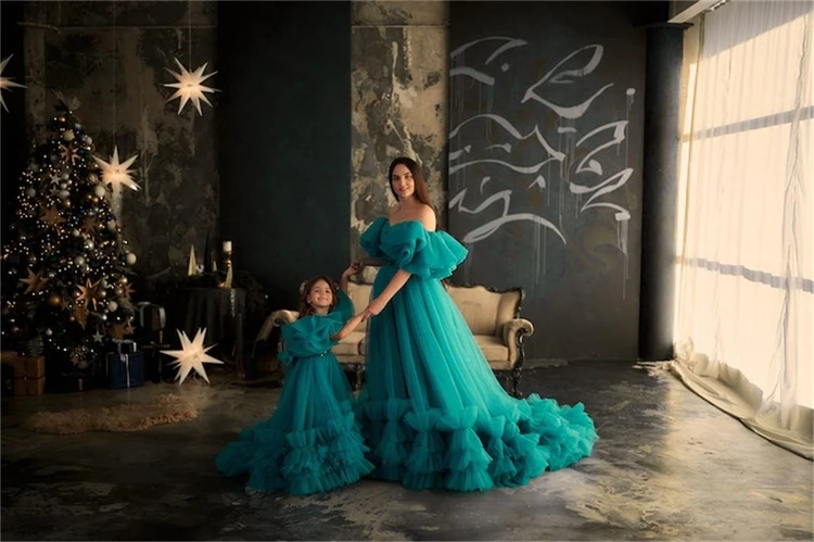 Luxury Off Shoulder Gorgeous Mother Daughter Matching Tulle Fluffy Dresses Ruffle Train Evening Party Prom Gown