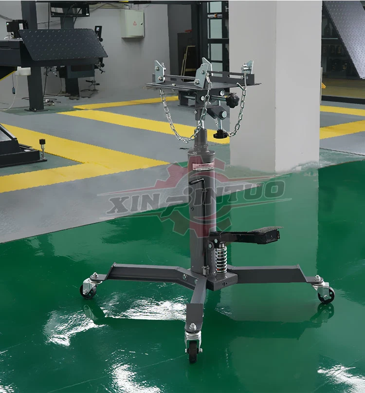 Manual hydraulic transmission jack