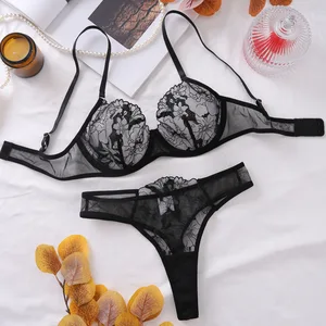 Black 2-Piece XXX Sexy Bra and Panty Set Yong Lady Embroidery Simple Design Strapless Seamless Breathable Bra and Thongs