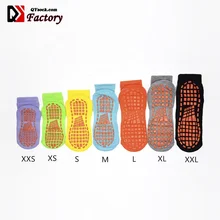 Wholesale anti slip sports trampoline socks colorful grip anti-skid indoor playground trampoline socks for children adults