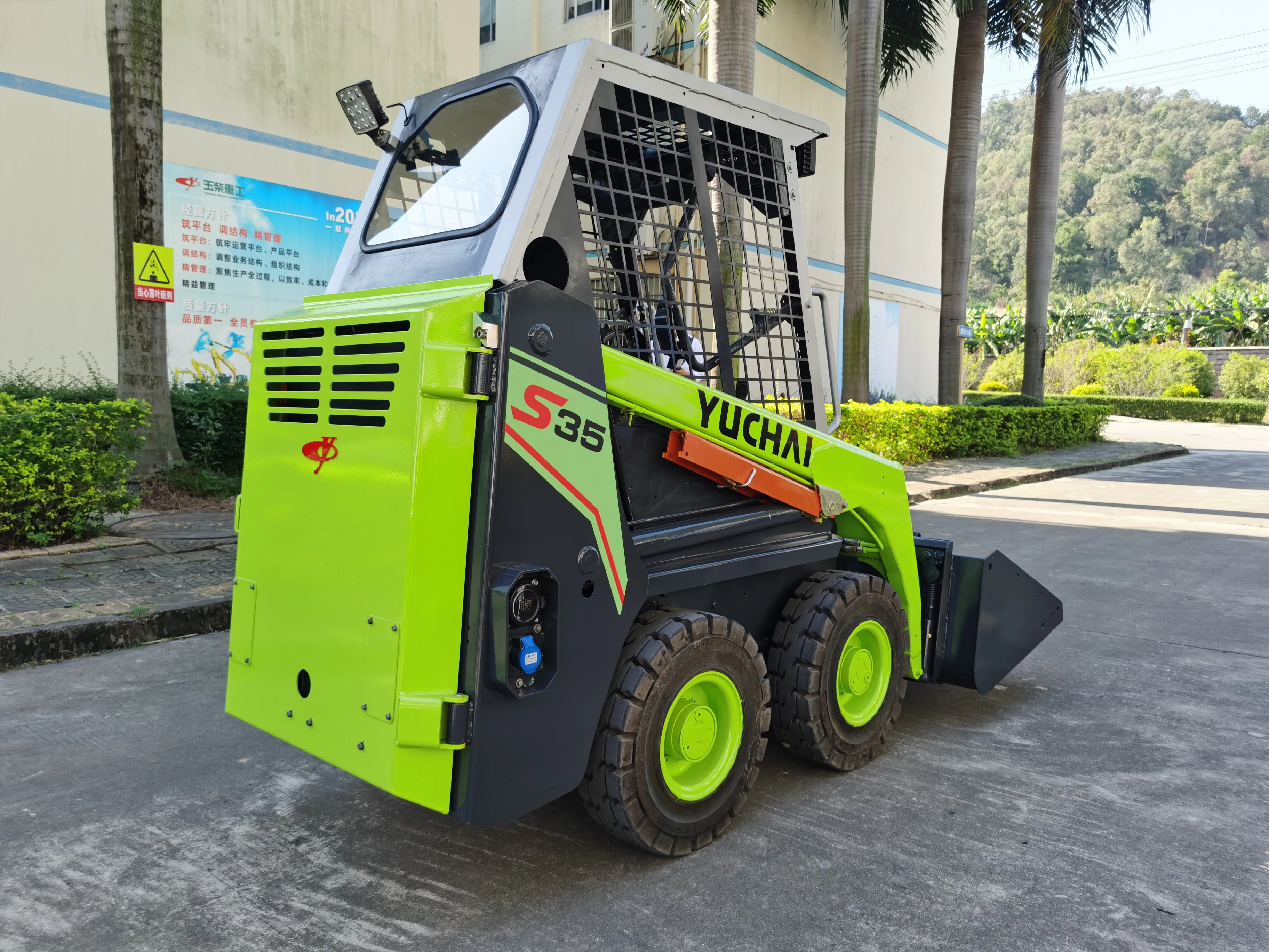 New Yuchai CE Mini Electric Skidder Steer Loader S35