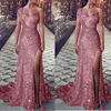 Abito da ballo rosa con paillettes su una spalla