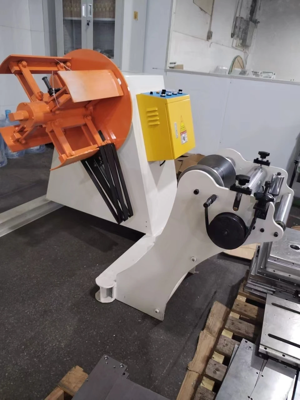 High-Speed Automatic Metal Straightener Wire Rod Uncoiler Decoiler for Stamping Machine High Metal Straightening Machinery