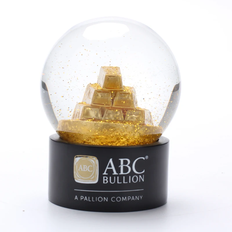 Visokokvalitetni prilagođeni rezički umetnički predmeti sa dekoracijom od zlatnika snježna kugla može se koristiti kao dar ili suvenir