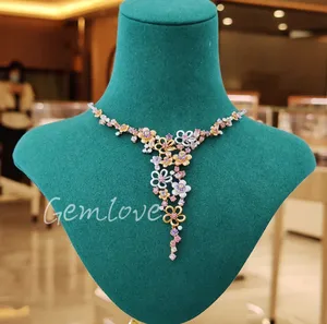 High-quality 18K gold jewelry set - Fashionable floral necklace gift for women, paired with IGI-certified lab-grown diamonds