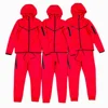 สีแดง