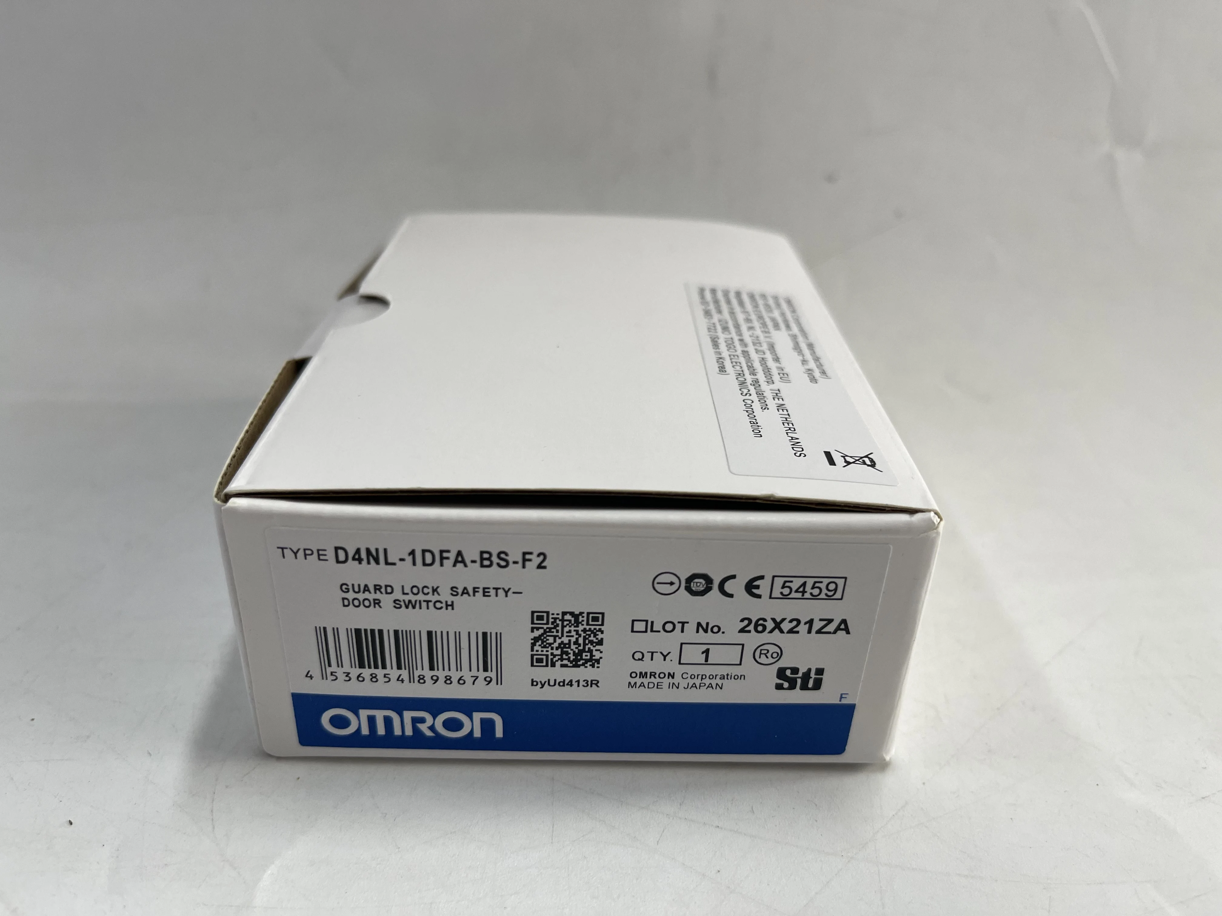 OMRON Guard Lock Safety Door Switch D4NL-1DFA-BS-F2 OMRON Guard Lock Safety Door Switch D4NL-1DFA-BS-F2