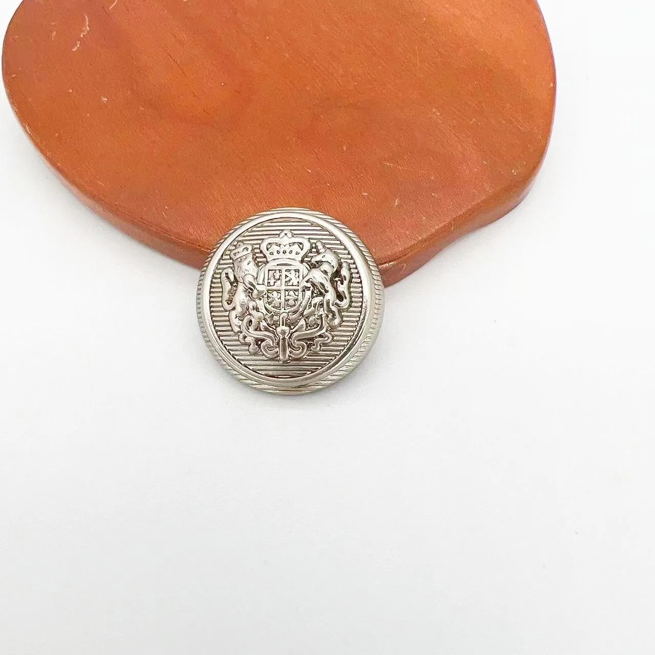 Gold Suit Buttons Custom Pattern & Size Metal Buttons for Coat 15mm 18mm 20mm Alloy Crown and lion Buttons