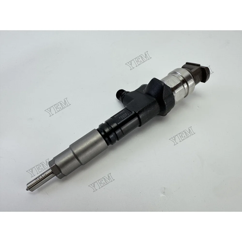 V2607 Injector 1J702-53053 for Kubota Standard Size Engine Parts 3
