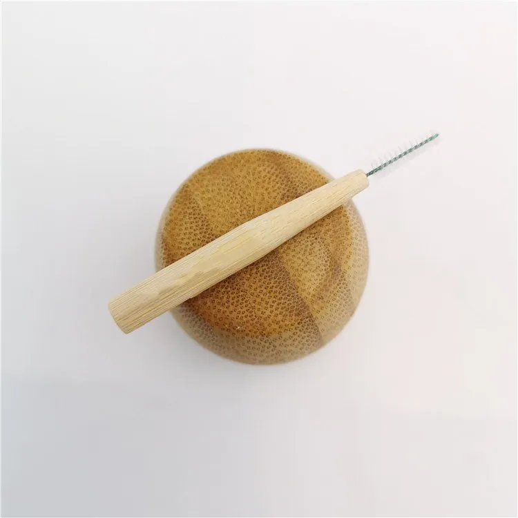 Зубная щетка, межзубная щетка, зубочистка с щеткой