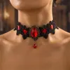Girocollo con strass rossi