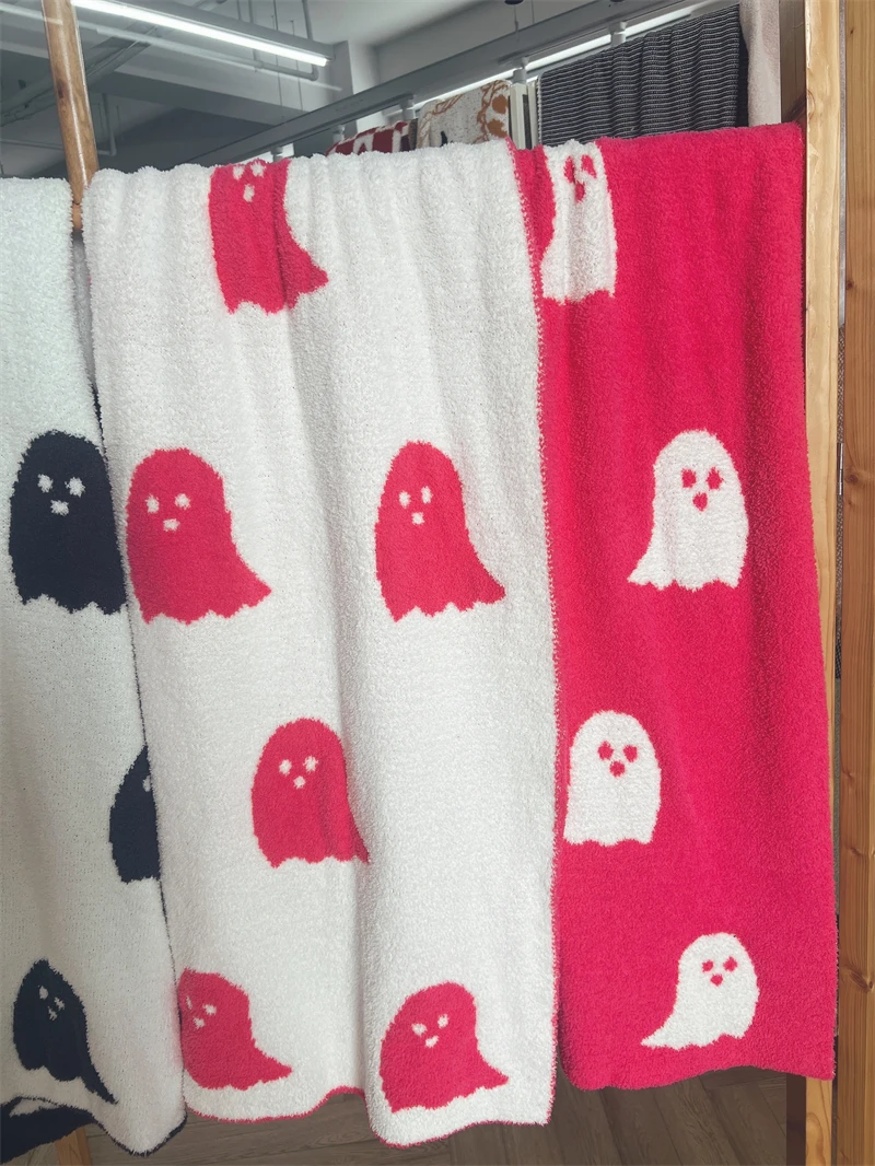 New 100% super cozy polyester feather yarn Ghost knitted throw blanket for Halloween manufacture