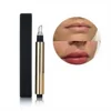 Protector solar voluminizador de labios en tubo dorado