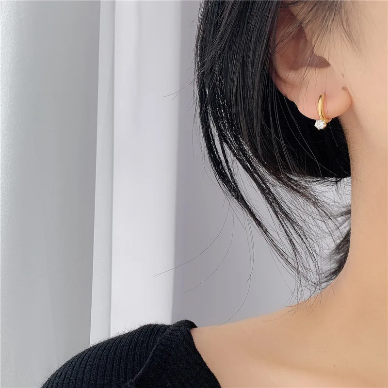 Basic Six Claw Single Diamond Mini Titanium Steel Gold Non Fading Earrings