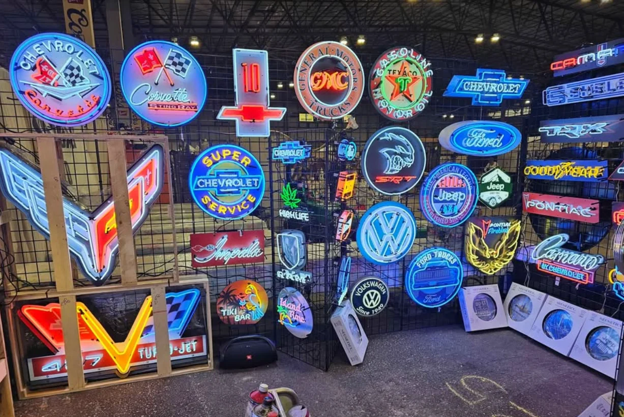 Rolling Stone Vivid Neon Sign - Custom Acrylic Lighting