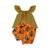 Top marrón oliva con pantalones cortos con estampado de pavo naranja