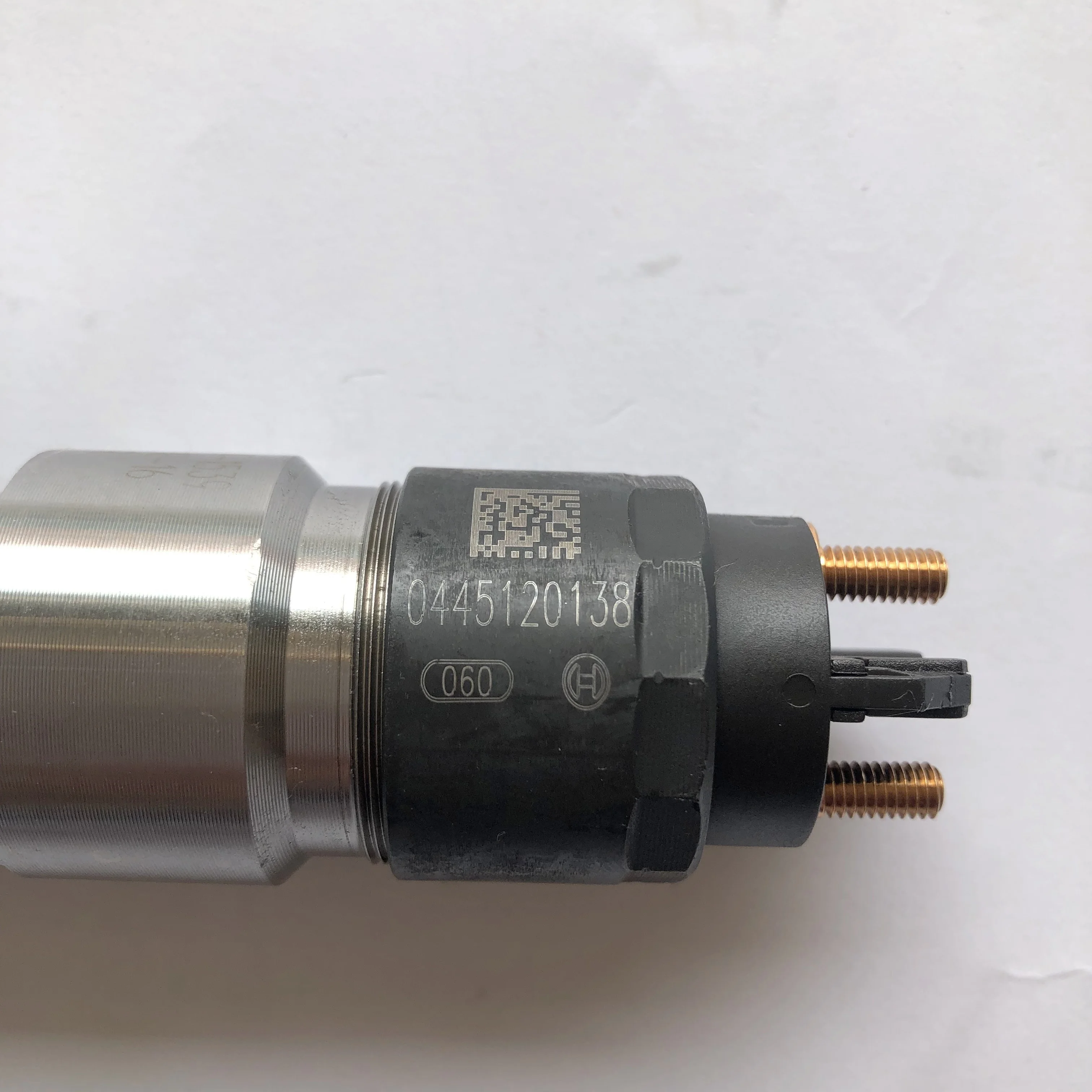 Original  TAD734GE Common Rail Engine Part Fuel Injector  0445120138 3801246