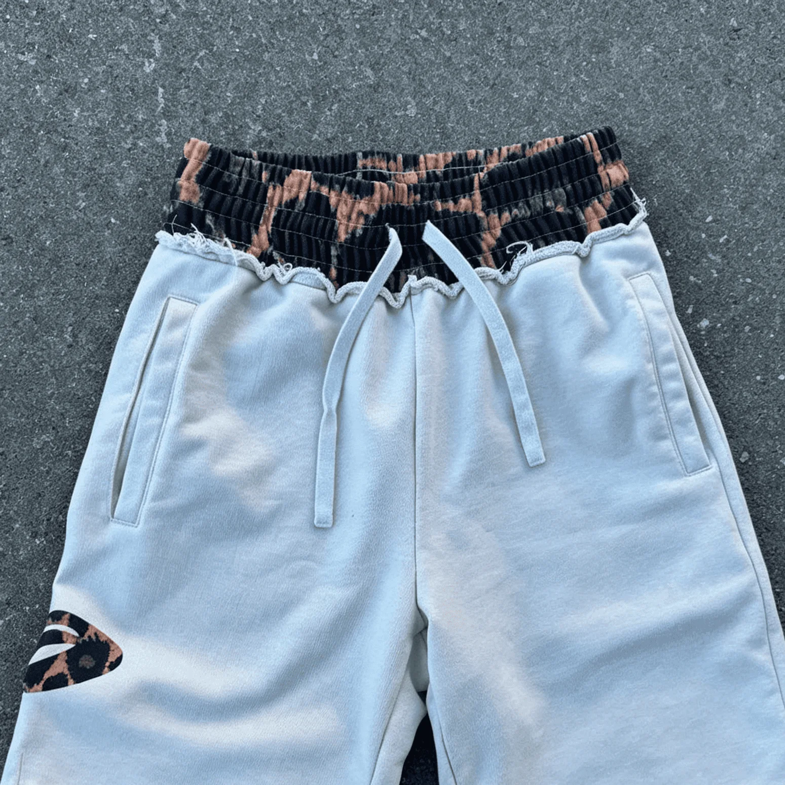Custom Vintage Washed Distressed Sweatpants Men Leopard Print Elastic Waist Baggy Wide Leg Streetwear Heavy Cotton Jogging Pants gallery 3