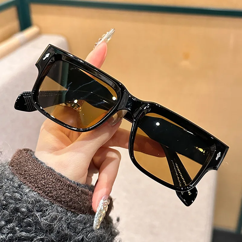 Fashion Retro Thick Leg Square Frame Sunglasses for Men & Women display picture 2